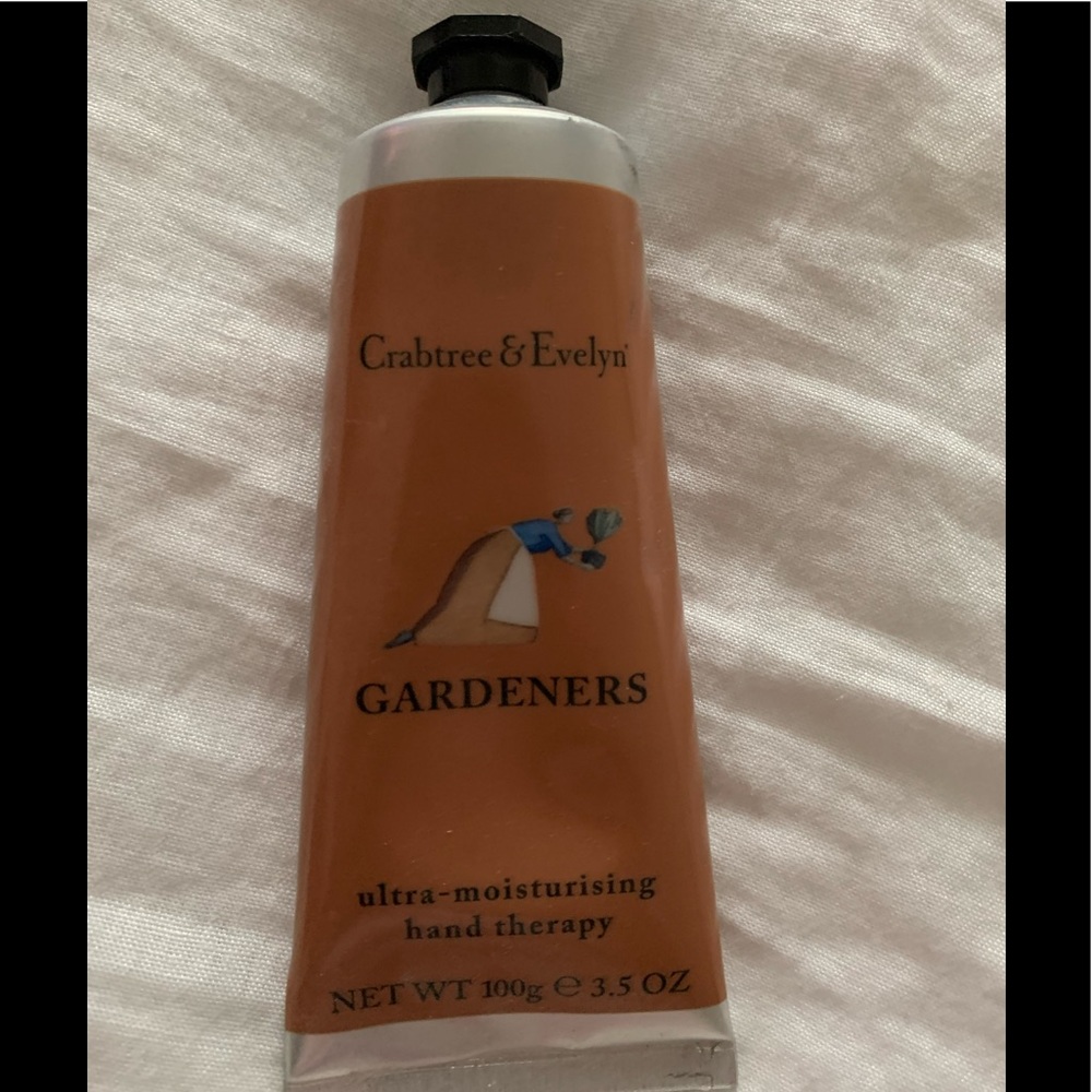 Brand new unopened Crabtree & Evelyn Gardeners hand therapy
